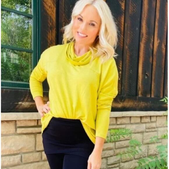 Cabi Ease Turtleneck Top – Lime Green – Size Small - Picture 6 of 6